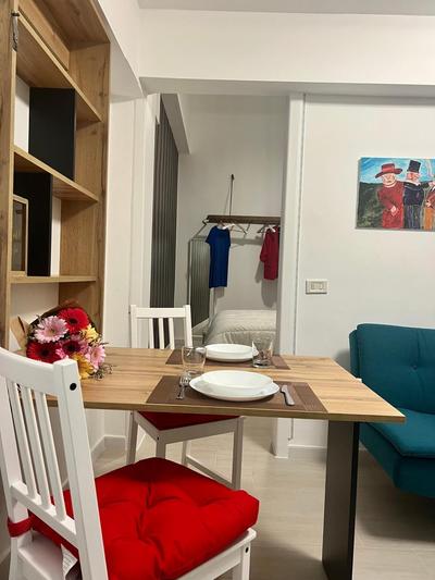 Ludo's Flat Bari Center