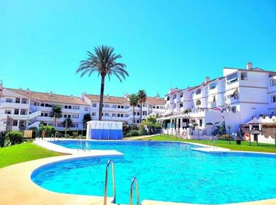 Apartamento en Mijas con Terraza, capacidad para 5 personas con piscina de temporada