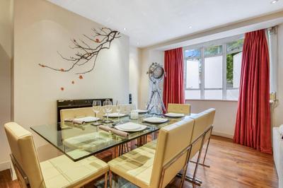 Modern 2 bedrooms 2bathrooms behind Nobu hotel