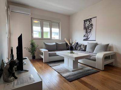 Apartment 79 Central Point