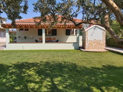 House Petar by sea