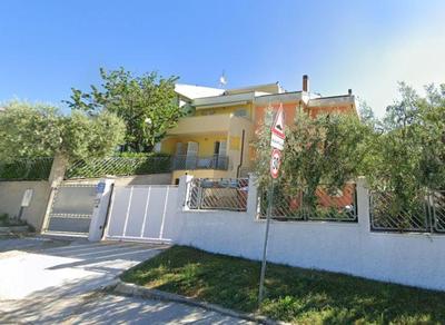 CASA NADIA a pochi passi dal mare con garage, terrazza e sala giochi