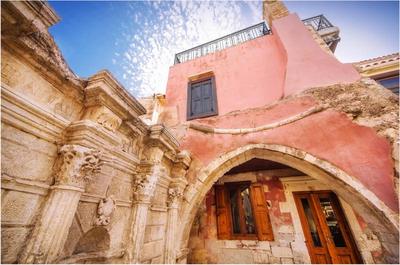 Venetian Rimondi Fountain Mansion - Built In 1626