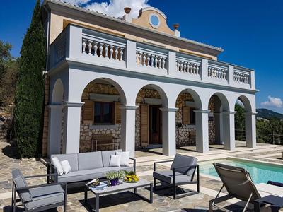 Sundance - Fabulous & Large 4-Bedroom Private Villa