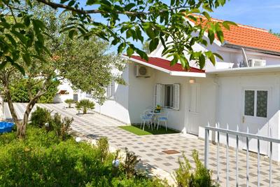 House Vidamo - Vacation home with swimming pool