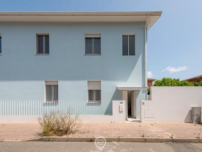 Sandy Retreat, Beachside Apartment with Terrace