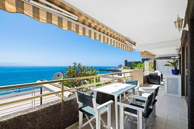 Spacious apart with large terrace,5 min beach