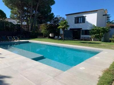 Casa exclusiva, jardín y piscina privada