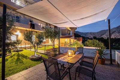 Home PANDZA - Omiš, private pool close to the beach