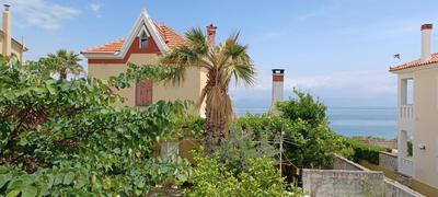 Seaview Luxury Apartment with private parking