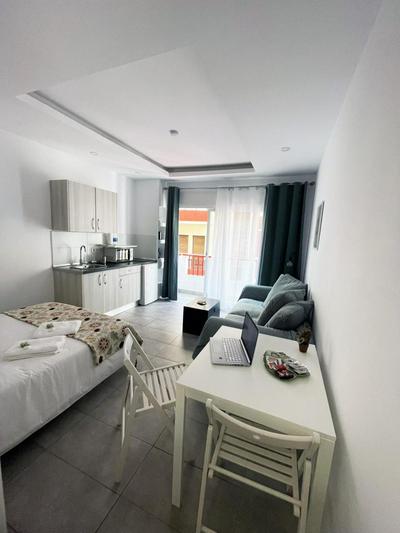 Stylish Studio Gio 211