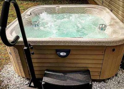 {Hot Tub in Ranch} Mins to Airport/UofR/Strng/Dwtn