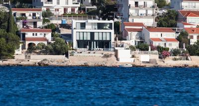 Breathtaking Seafront Elegance Luxury Penthouse