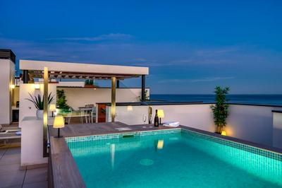 Stunning penthouse w private pool in El Higueron Ref 178