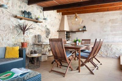 Bona Vista with mountain views by BeBreeze