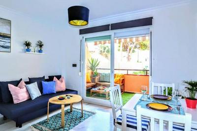 Blue Marine Home - Parking, Pool, AC, WiFi