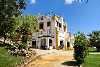 Finca La Lola - Secluded Andalusian Finca for Groups of up to 24 Guests