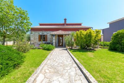 Villa Carla near Pula with private pool & kids playground up to 8 guests - pet friendly