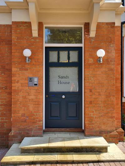 Sands House - luxury modern studios with secure parking in Epsom, Surrey