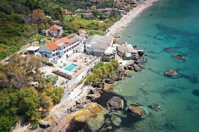 Kostas Beach Apartments