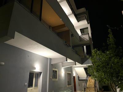 Lumturi Resident