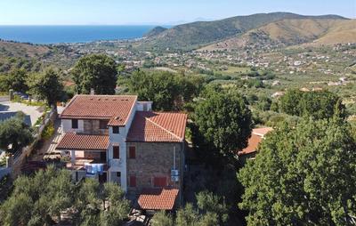 Elegante villa panoramica con giardino e idromassaggio a 10 minuti dal mare