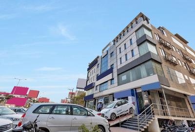 Super Capital O Rudra Grand Near Kondapur x Road