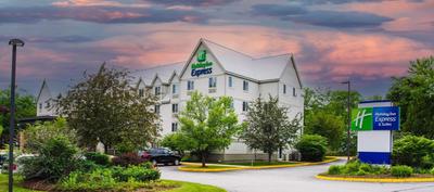 Holiday Inn Express & Suites - Lincoln East - White Mountains by IHG