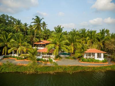 Pont Bleu Suites Riverside & Pool