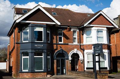 Settle in Southampton - Stylish Self Check-In Rooms & Suites