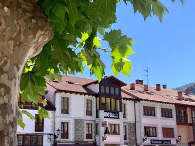 Hostal La Serna