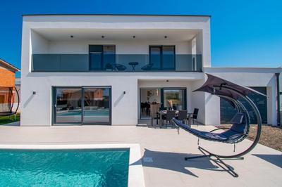 Villa Mina with a private pool in Pula