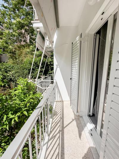 Metro Chic Haven: Modernized Urban Studio near the Tram
