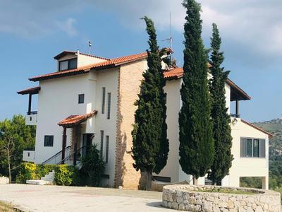 Elena's Country Home & SPA