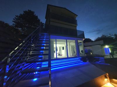 Penthouse Jacuzzi & Pool Luxury Apartments