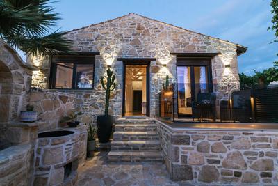 Villa Repsimia with Private Jacuzzi