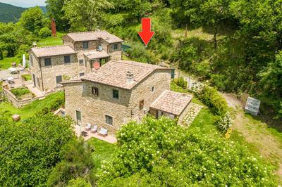 La Casa Nel Bosco D'arte- Greve in Chianti, holiday house with private garden
