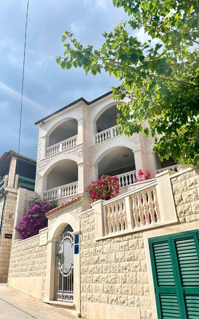 Villa Mira