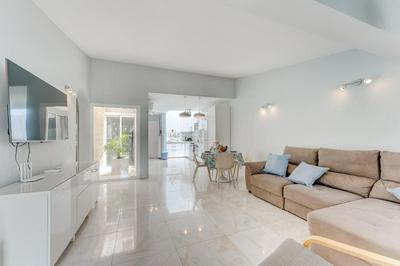Beautiful bungalow in Island Village