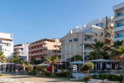 Seaside Retreat - 1 bedroom apartment by the beach