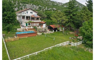Ala da-apartman sa bazenom