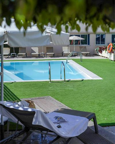 Cornisa Apartments