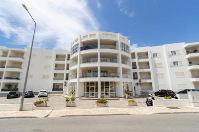 Spaceful Apartment in Albufeira