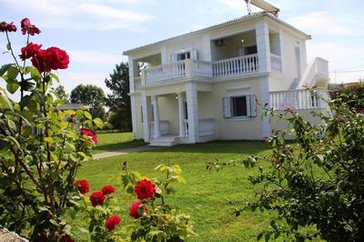 Sissy's Rose Garden apartment (First floor)