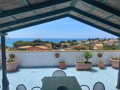 LA TERRAZZA SUL MARE