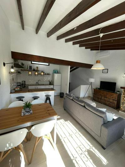 Beautiful Town House, Morairia