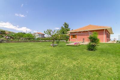 Villa With Volcano View - Happy Rentals