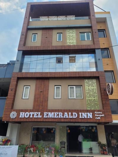 HOTEL EMERALD INN