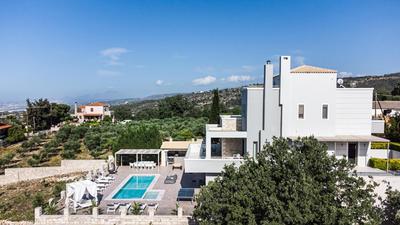 Free Breakfast at Oak Luxury villa with heated pool, Playground and Pool table