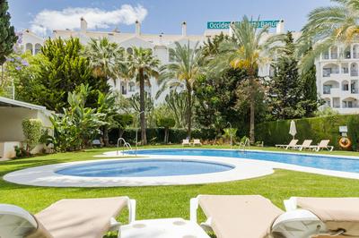 Puerto Banús, Edificio Tembo, 2 bedroom apartment, parking and pool